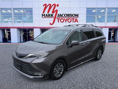 Used 2022 Toyota Sienna XLE
