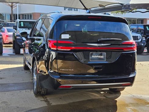 New 2026 Chrysler Pacifica Pinnacle FWD image 8