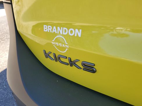 Certified 2025 Nissan Kicks SR image 9