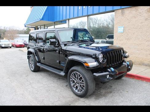 Used 2022 Jeep Wrangler Unlimited Sahara AWD/4WD image 1