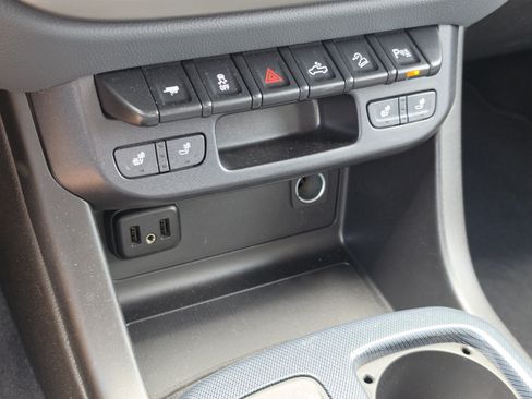 Used 2019 Chevrolet Colorado Z71 AWD/4WD image 22