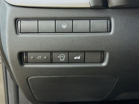 Used 2024 Nissan Rogue SV image 8