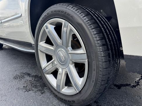 Used 2019 Cadillac Escalade ESV Luxury AWD/4WD image 10