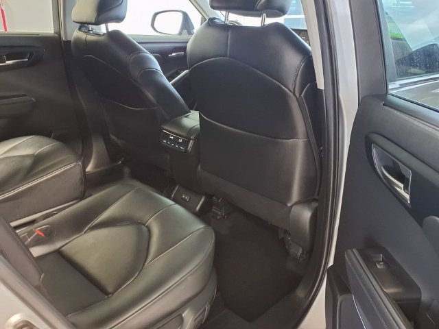 Used 2024 Toyota Highlander XLE FWD image 27
