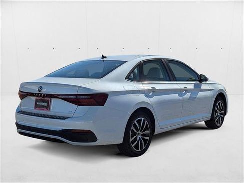 New 2025 Volkswagen Jetta SE image 2