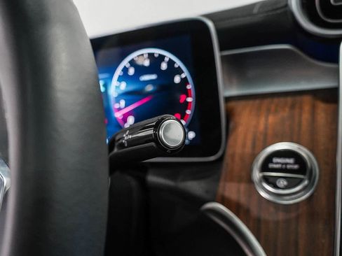 Used 2025 Mercedes-Benz GLC 300 4MATIC image 25