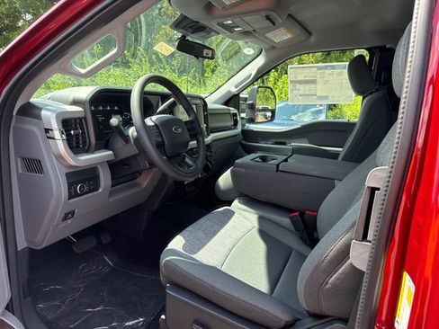 New 2026 Ford F250 XLT w/ FX4 Off-Road Package AWD/4WD image 11
