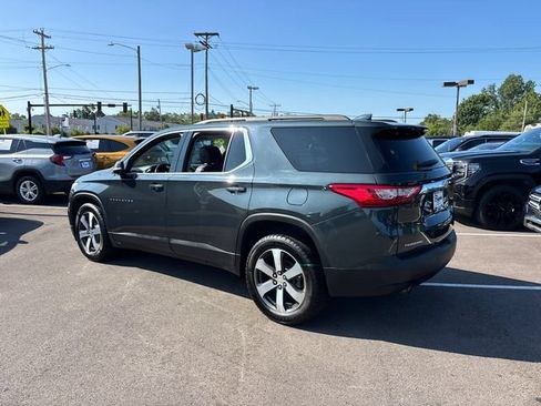 Used 2020 Chevrolet Traverse LT w/ LT Premium Package FWD image 4