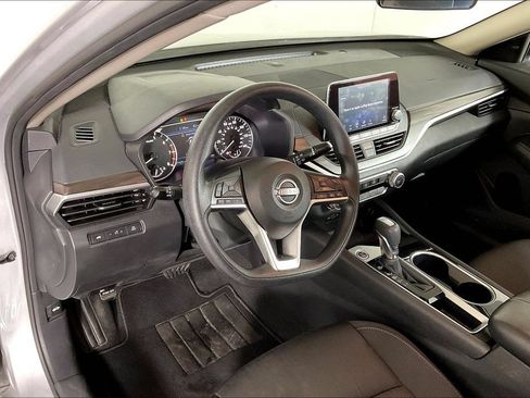 Used 2024 Nissan Altima 2.5 SV FWD image 14