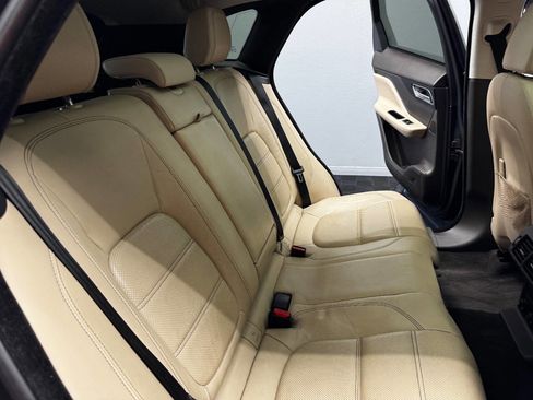 Used 2017 Jaguar F-PACE Prestige image 49