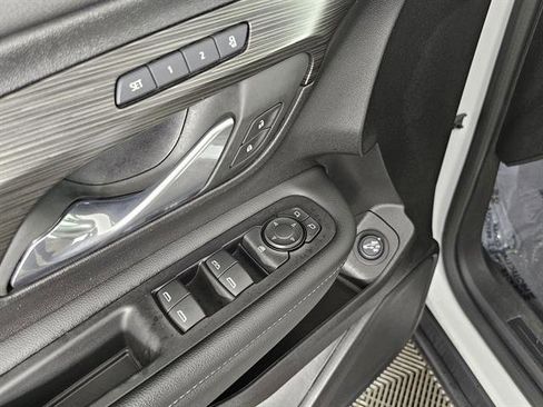 Used 2024 GMC Terrain SLT image 39