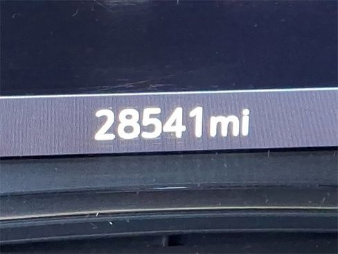 Used 2023 Chevrolet Traverse LT image 21