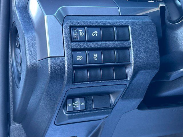 Used 2025 Toyota Tacoma SR5 AWD/4WD image 20