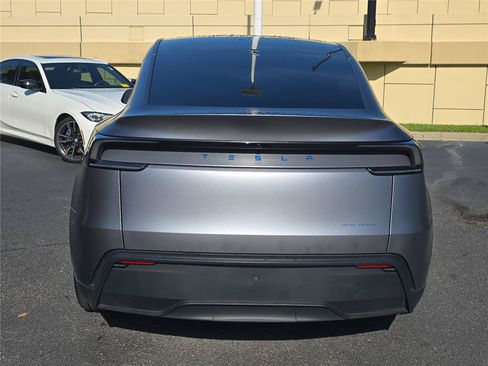 Used 2026 Tesla Model Y AWD image 3