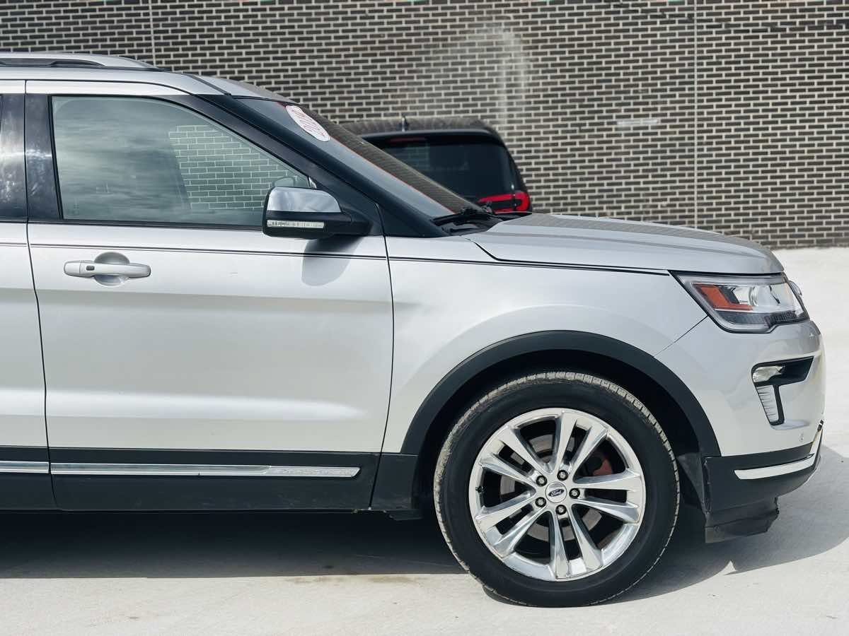 Used 2019 Ford Explorer XLT w/ Equipment Group 202A AWD/4WD image 6