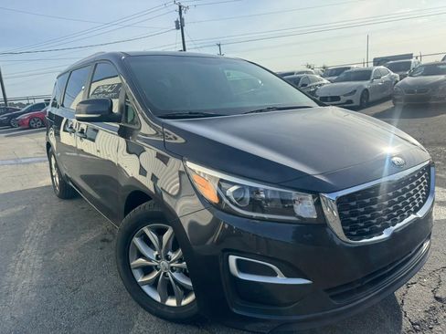 Used 2019 Kia Sedona EX FWD image 2