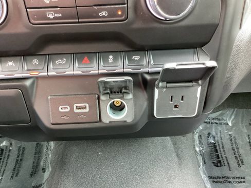 Used 2025 Chevrolet Silverado 1500 Custom image 23