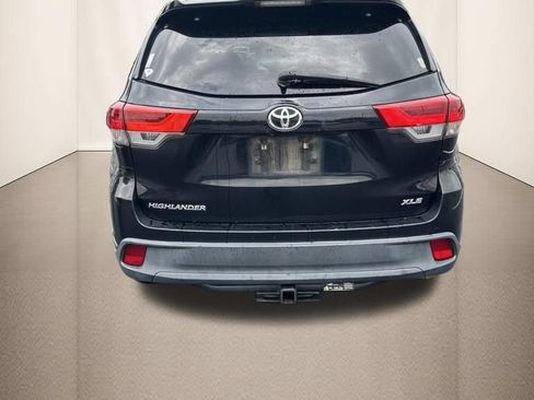 Used 2019 Toyota Highlander XLE FWD image 9