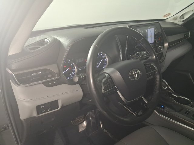 Used 2020 Toyota Highlander Limited AWD/4WD image 25