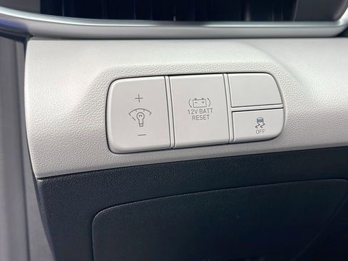 New 2025 Hyundai Elantra Limited image 26