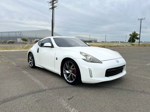 Used 2016 Nissan 370Z Coupe RWD image 3