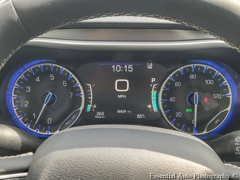 Used 2023 Chrysler Pacifica Touring-L FWD image 20