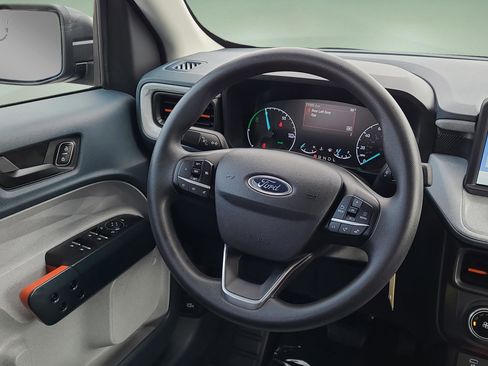 Used 2024 Ford Maverick XLT image 12