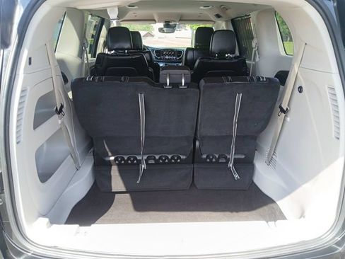 Used 2023 Chrysler Pacifica Touring-L FWD image 24