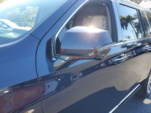 Certified 2022 Cadillac Escalade ESV Premium Luxury Platinum w/ Heavy-Duty Trailer Package image 12