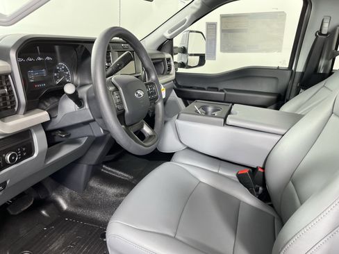 New 2026 Ford F250 XL w/ FX4 Off-Road Package image 9