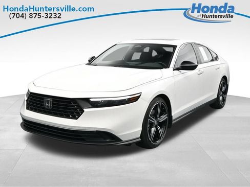 Used 2024 Honda Accord Sport image 3