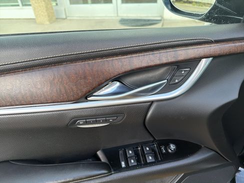 Used 2019 Cadillac XTS Luxury FWD image 11