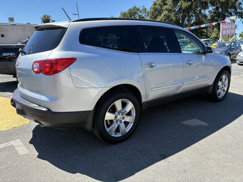 Used 2009 Chevrolet Traverse LTZ FWD image 2