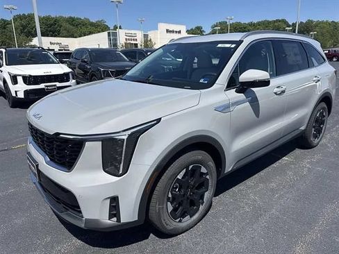 New 2026 Kia Sorento S FWD image 3
