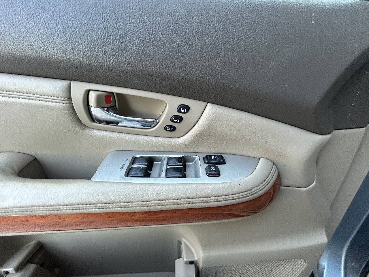 Used 2005 Lexus RX 330 FWD image 23