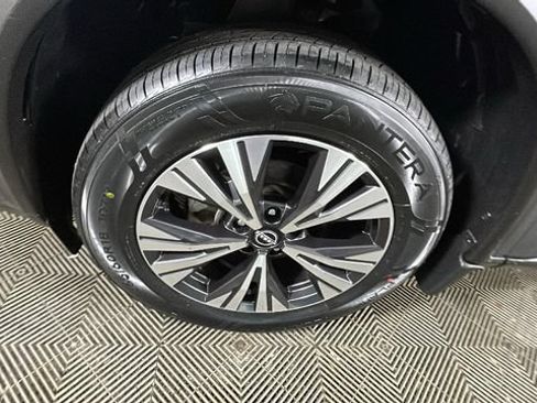Used 2023 Nissan Rogue SV AWD/4WD image 9