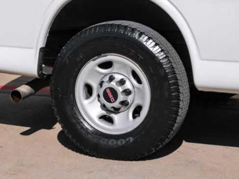 Used 2017 GMC Savana 3500 LS image 40