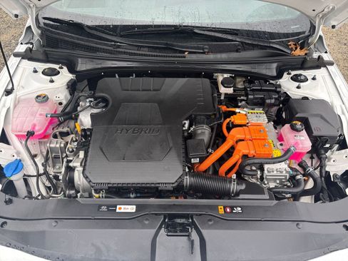 Used 2025 Hyundai Elantra Limited image 28