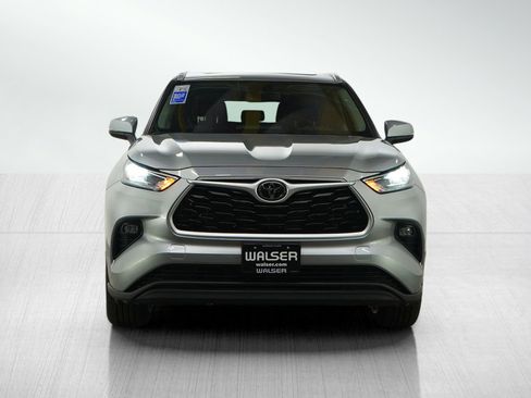 Used 2023 Toyota Highlander XLE image 8