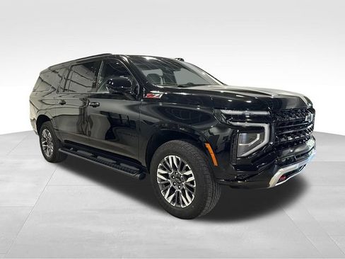 Used 2025 Chevrolet Suburban Z71 AWD/4WD image 3