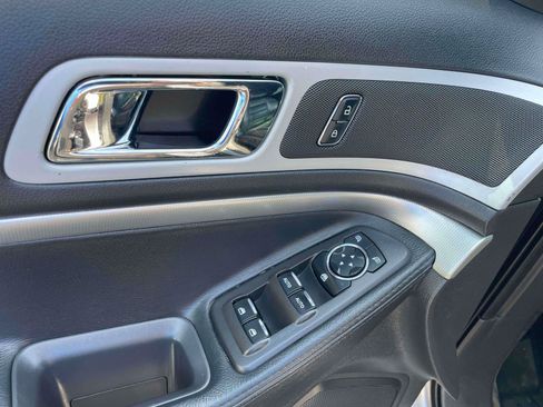 Used 2013 Ford Explorer XLT AWD/4WD image 10