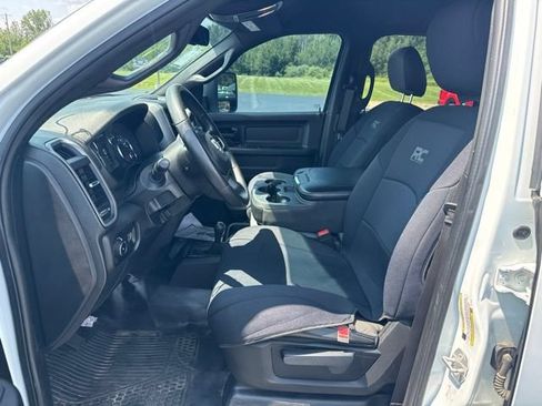 Used 2024 RAM 3500 Tradesman w/ Chrome Appearance Group AWD/4WD image 7