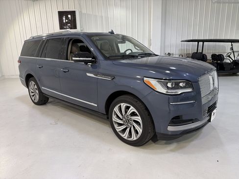 Used 2023 Lincoln Navigator L Reserve AWD/4WD image 7