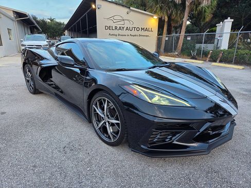 Used 2021 Chevrolet Corvette Stingray Preferred Cpe w/ Z51 Performance Package RWD image 3