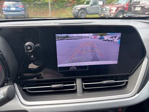 Used 2024 Chevrolet Trax RS w/ Sunroof Package image 30