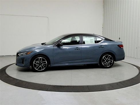 New 2025 Nissan Sentra SR image 4
