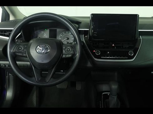 Used 2025 Toyota Corolla LE FWD image 10