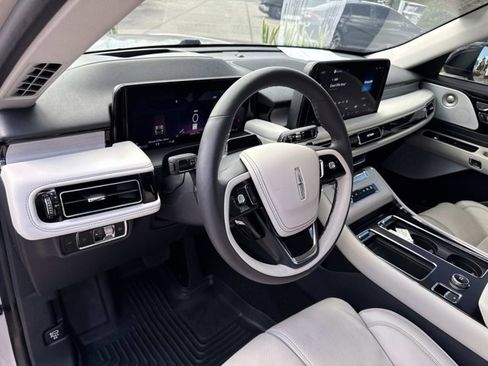 Certified 2025 Lincoln Aviator Reserve w/ Equipment Group 201A image 15