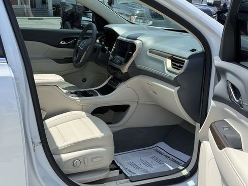 Used 2023 GMC Acadia Denali w/ Denali Ultimate Package FWD image 17