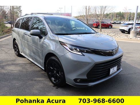 Used 2025 Toyota Sienna XLE Woodland Edition image 1